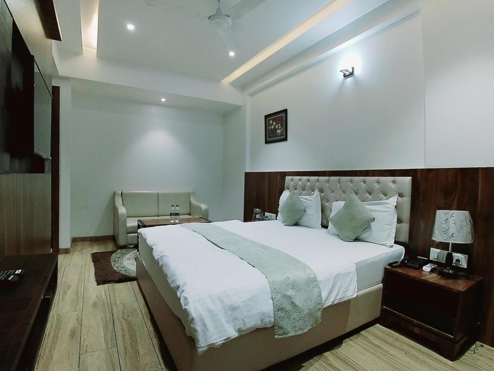 Hotel Sai Pratik, Newly Built Up, Complimentary Shuttle To The Temple Shirdi Εξωτερικό φωτογραφία
